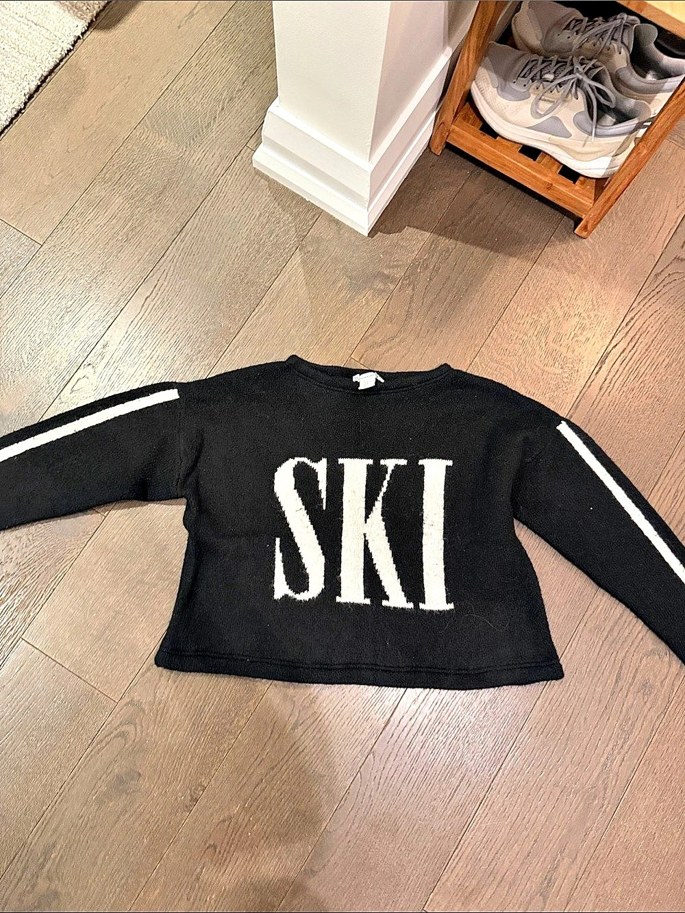 cupcakes and cashmere Black & White Ski Sweatshirt Size XL